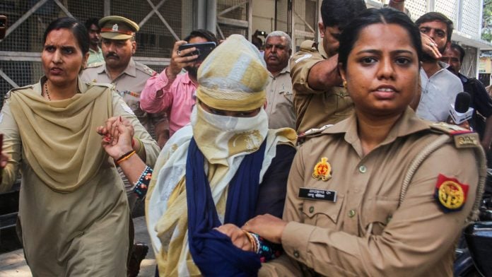 Police bring the accused, Ravita, to court in the Meerut snakebite murder case. | ANI Photo