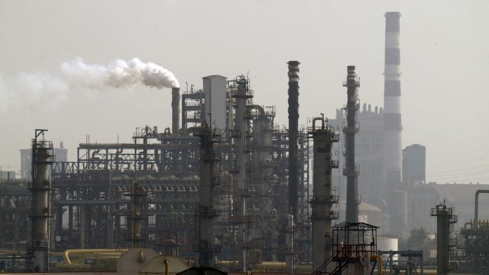 A Hindustan Petroleum Corp. oil refinery in Mumbai, India. Photographer: Abeer Khan/Bloomberg