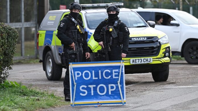 Armed police maintain road blocks around RAF Fairford | Bloomberg