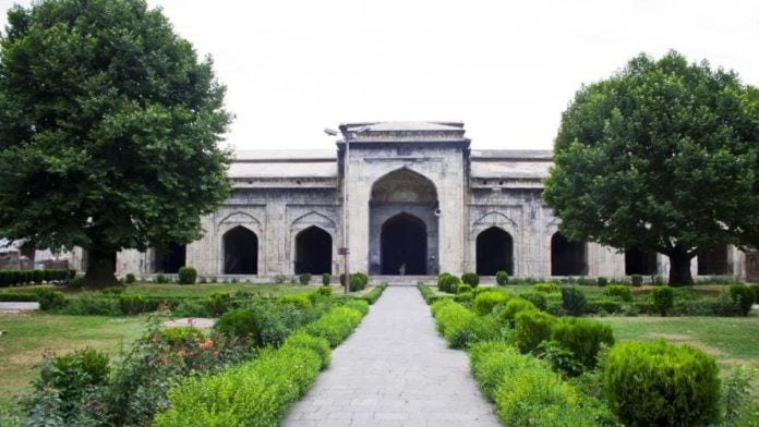 The Pathar Masjid in Srinagar, built in 1623 during the Mughal era, became an important symbol of Kashmir's religious and political mobilisation | Wikimedia Commons