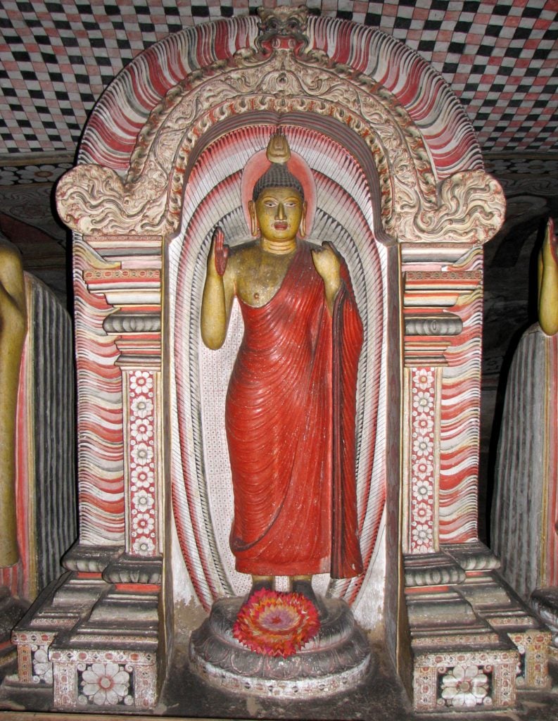 Standing Buddha, Dambulla Caves; Central Province, Sri Lanka | Photograph: Bernard Gagnon (2006) | Wikimedia Commons