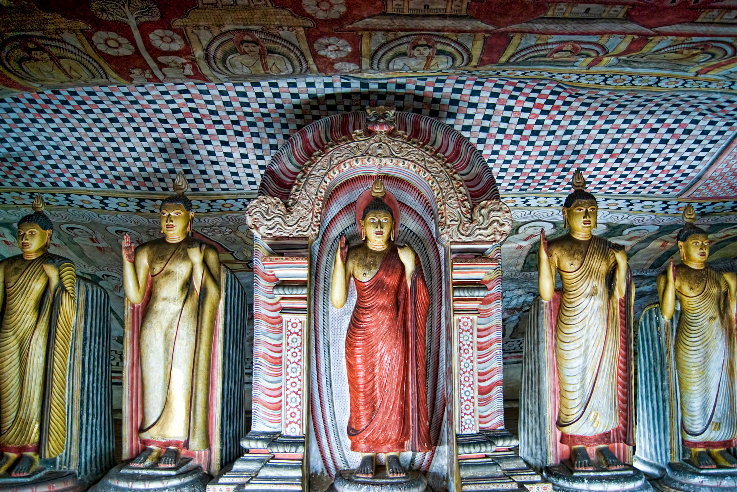 Standing Buddhas, Dambulla Caves; Central Province, Sri Lanka | Photograph: Philip Nalangan (2011) | Wikimedia Commons