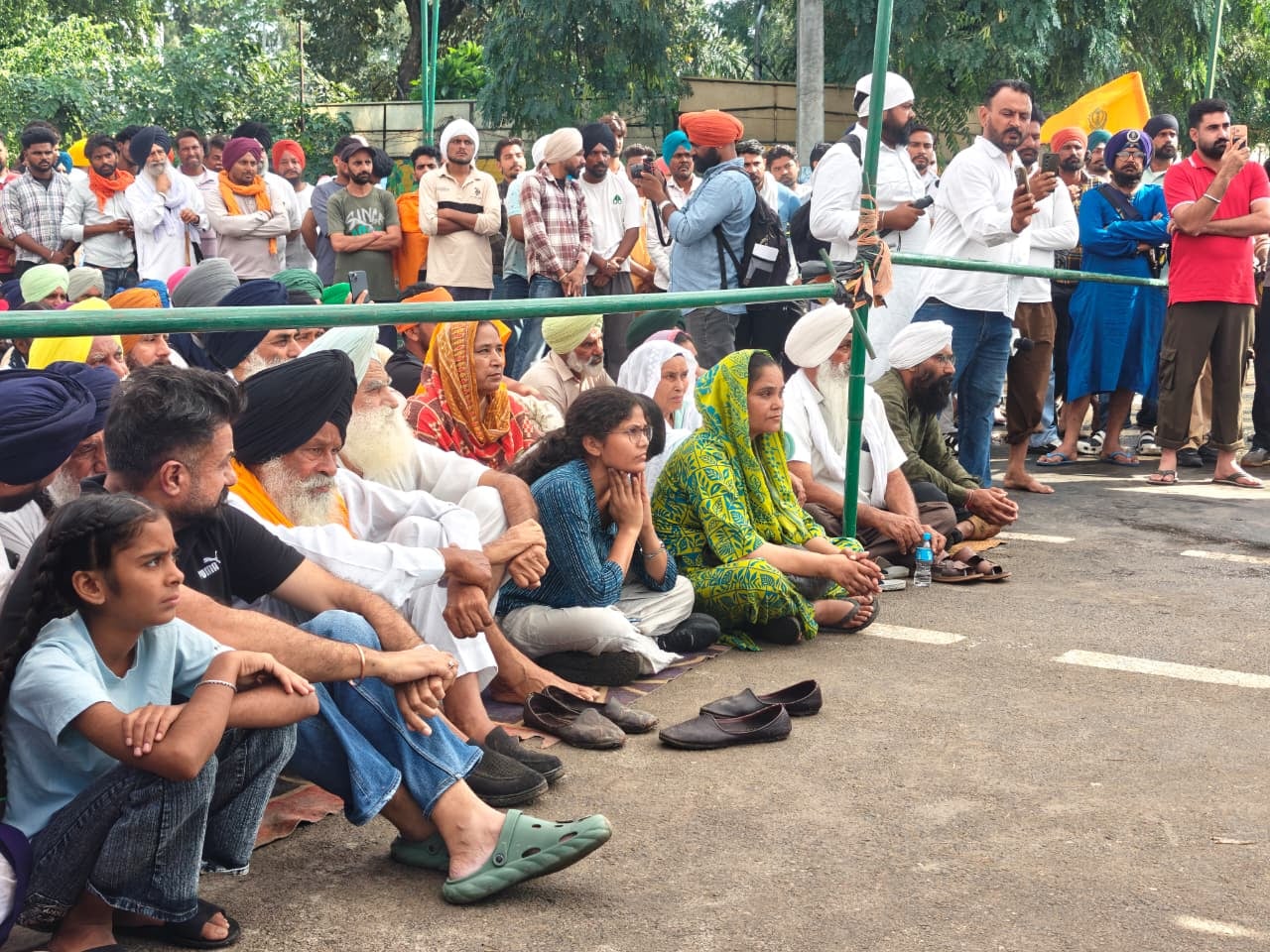 Jhota's father (in black turban) and supporters at a sit-in organised in Mansa against his killing. | Mayank Kumar | ThePrint