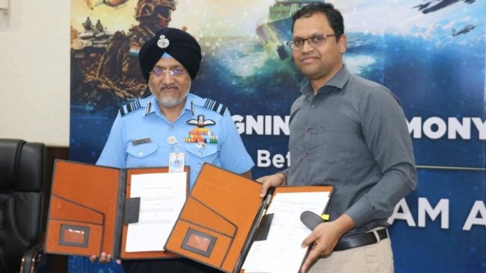 Sarvam co-founder Pratyush Kumar and Chief of Integrated Defence Staff to Chairman Chiefs of Staff Committee Air Marshal Tejinder Singh after signing of MoU in New Delhi on 26 October, 2026 | X @HQ_IDS_India