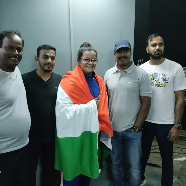 Sumo wrestler Hetal Dave with the Indian flag | Special arrangement