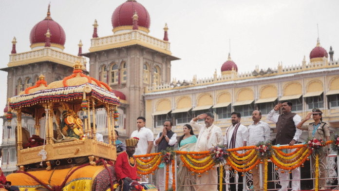 Karnataka Chief Minister DK Shivakumar (fourth from left) pays respect to the idol of goddess Chamundeshwari Devi during the launch of the Jamboo Savari at Mysore Palace | X/@DKShivakumar