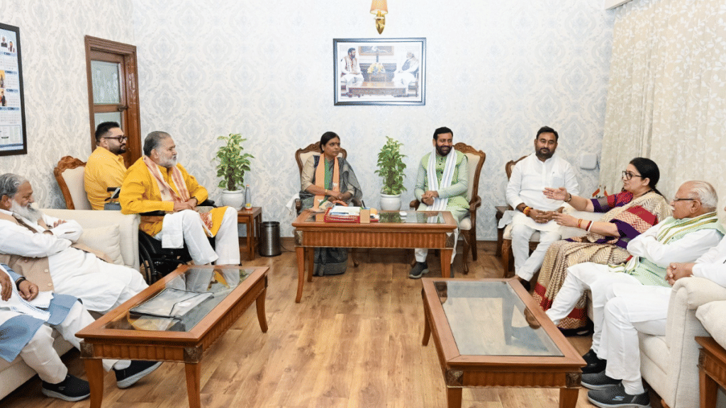 Meet people without gunmen—Smriti Irani to Haryana BJP office-bearers ...