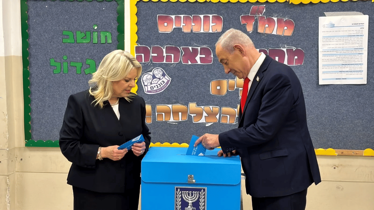 Prime Minister Benjamin Netanyahu and his wife Sara vote at a polling station in Jerusalem | Special Arrangement