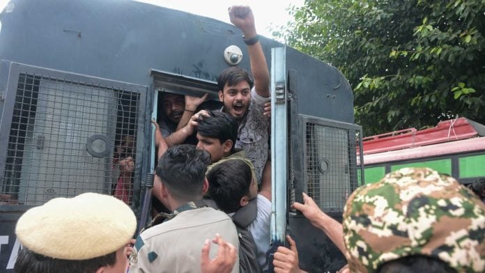 Policemen detained thousands of CJP supporters across New Delhi on Saturday | Suraj Singh Bisht, ThePrint